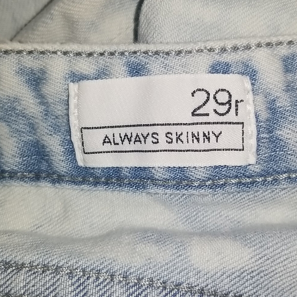 Acid wash cropped jeans - Picture 10 of 11